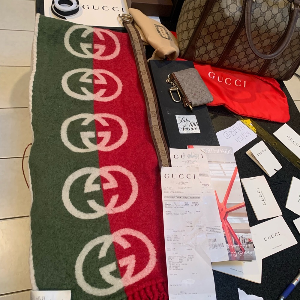 AUTHENTIC Gucci Scarf Red White Green GG